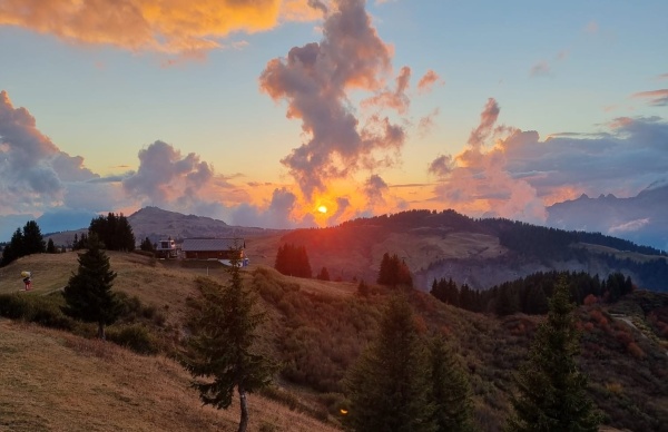 Short Stay Between Seasons Autumn 2025